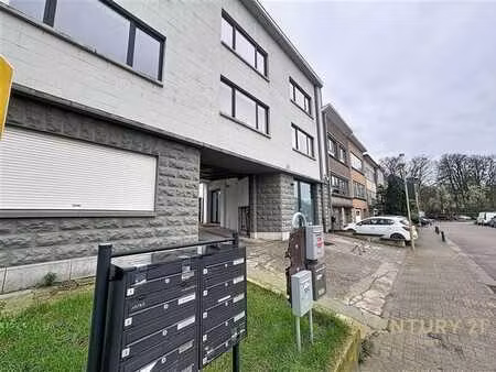 superbe emplacement pour dépôt/atelier/bureau de 250m² à ven