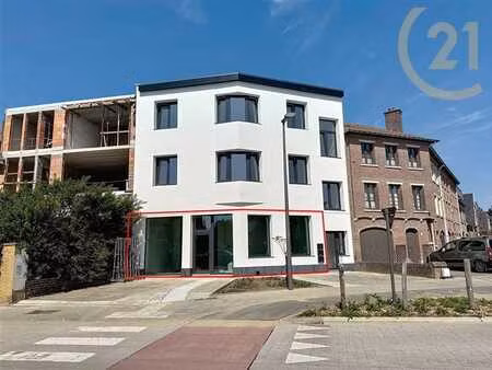 rez commercial avec jardin