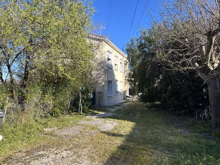 la garde: maison t7 partiellement louée sur 658 m2 de terrai