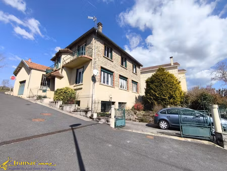 à saint rémy sur durolle proche du plan d'eau  belle maison