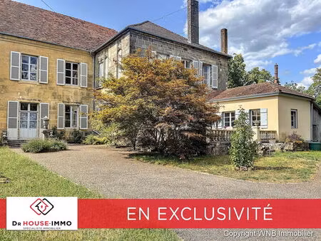 une résidence noble avec une rénovation élégante