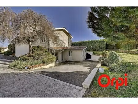 maison de luxe à vendre à cailloux-sur-fontaines