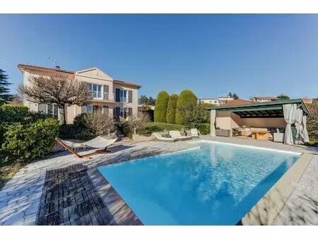 villa de luxe à vendre dans le quartier la-graviere beaunant