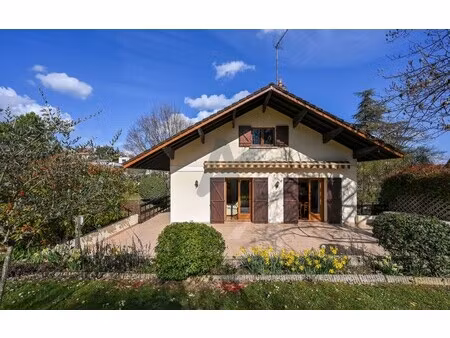 maison de luxe à vendre à collonges-au-mont-d'or