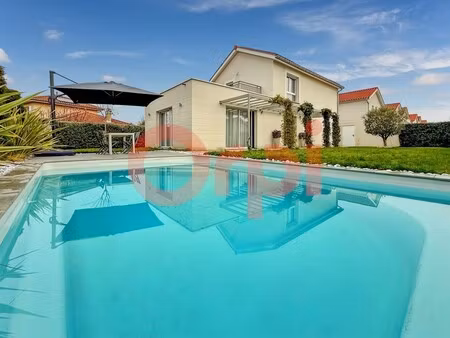 maison de luxe à vendre dans le quartier mi plaine-manissieux-village