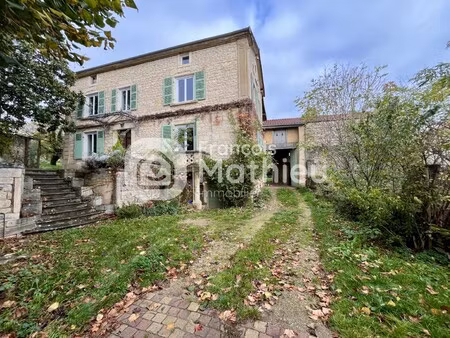 maison de luxe à vendre à lucenay