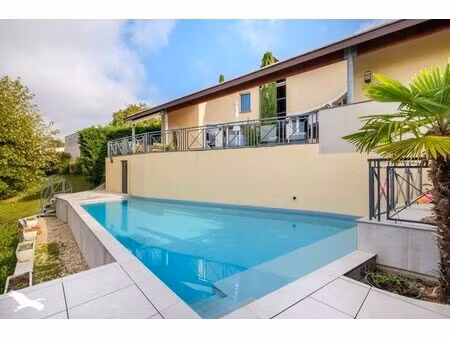 maison de luxe à vendre dans le quartier le village