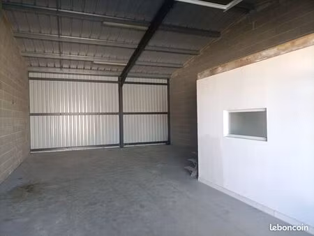 hangar - entrepot - locaux d'activite - 100 m2 - bureau - eau et électricité - accès camio