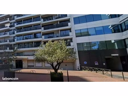 ◊ place de parking sécurisée – métro pont de levallois (sous-terrain  badge  gardien)