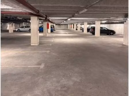 place de parking sous-terrain centre deux