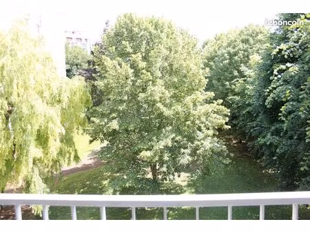 joli deux-pièces de 38 m² avec un grand balcon (chauffage et eau inclus)