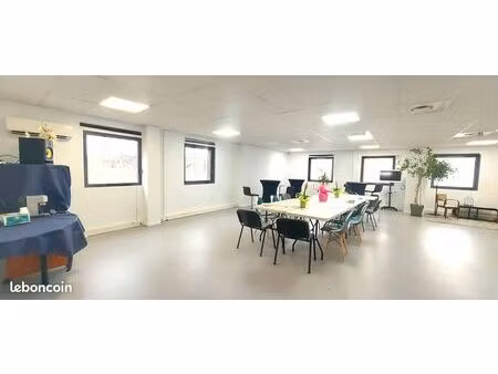 local commercial 135 m² bouc bel air