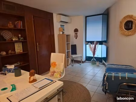 local professionnel 40m² – hyper-centre la ciotat – idéal thérapeute / paramédical – 2 esp