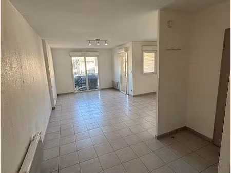 location appartement 1 pièce 37 m² à villeneuve-lès-béziers (34420)  375 €
