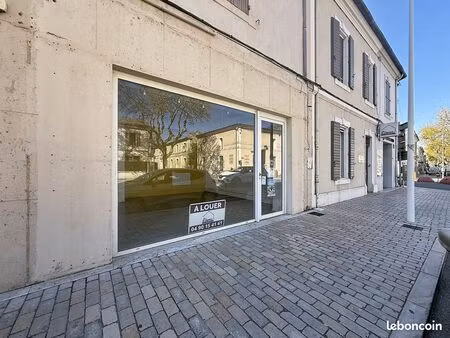 local commercial 26 m² saint-martin-de-crau