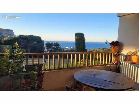 t1 cassis non meublé vue mer  piscine  tennis  parking privatif