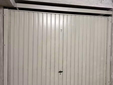 parking/box meyzieu