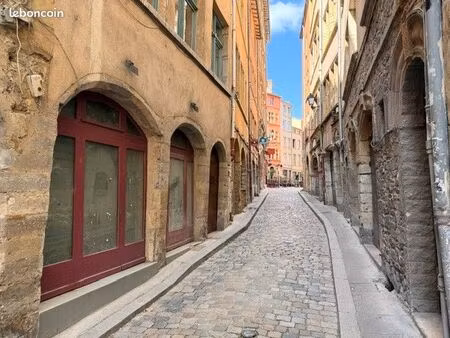 local commercial vieux lyon- cœur historique - 115 m² sur deux niveaux