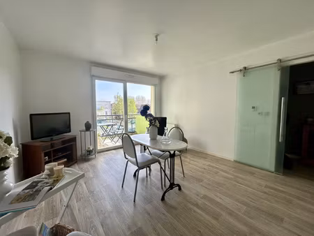 appartement t3 avec balcon et 2 parkings résidence récente