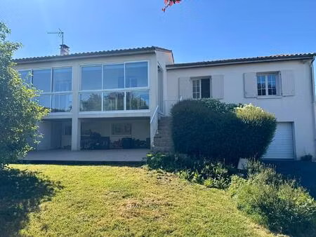 maison familiale lumineuse au coeur de bessines