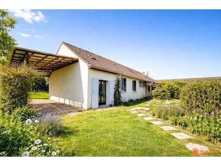 6 chambres  jardin  commodités à pied : la maison familiale complète.