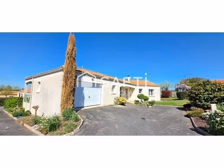 pavillon plain-pied 113m²  3 chambres  900m² de terrain + garages 80m².
