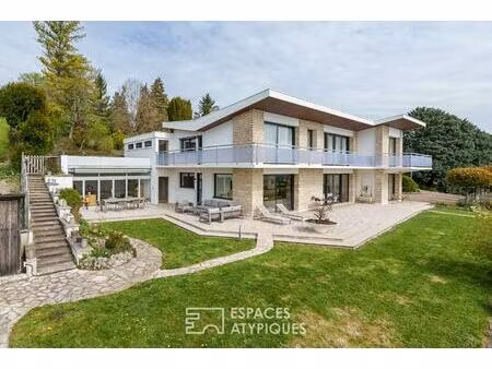 maison seventies avec terrasses et jardins