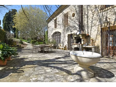 mas historique de 442 m2 sur un parc constructible de 2600 m