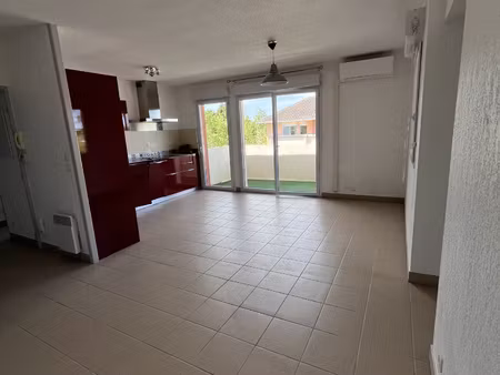 charmant t3 de 52 m2 avec balcon  piscine et vue dégagée d