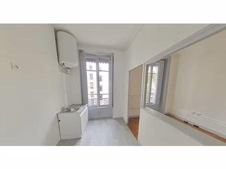 t2 rue des remparts d'ainay 69002 lyon