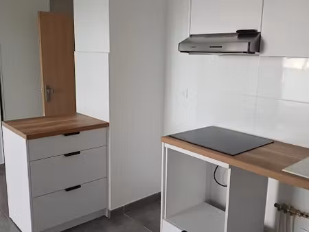 location appartement 3 pièces 75 m² à saint-germain-au-mont-d'or (69650)  1 034 €