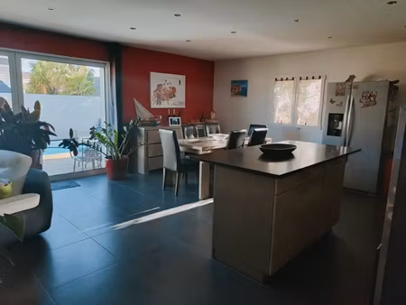 villa avec piscine dans lotissement résidentiel au calme et près de la nature  baho