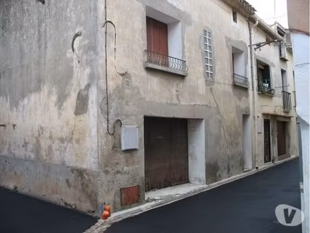 10 min de béziers  grande maison de village proche toutes commodités  environ 200 m2 sur 2