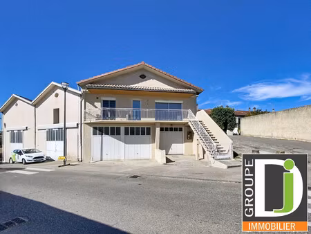 maison de 141 m2 avec 3 garages et entrepôt