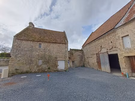 grange à aménager 140m2 + dépendance 25m2