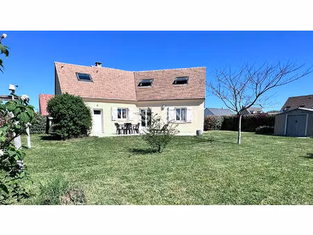 belle maison contemporaine de 151m² au sol à vendre avec 4 chambres et jardin à mayet (723