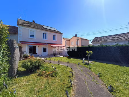 élégante maison familiale rénovée avec jardin et prestations