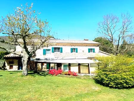 a saisir mas d'exception en pierre situé sur la commune de jaujac