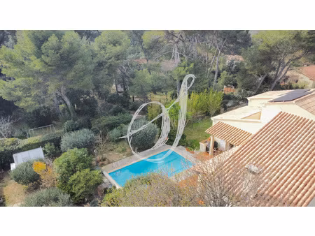 villa de type 5  quatre chambres & un bureau avec piscine &