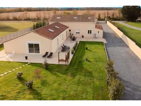 maison / villa 2008 de 240m2 + espace piscine intérieure