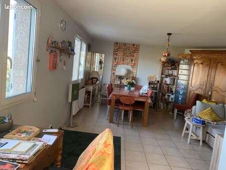 apparemment avec extérieur côté giraudiere