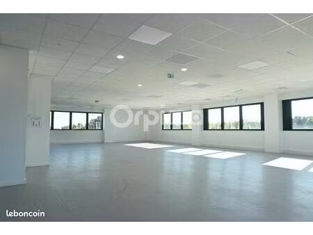 bureau 166 m²