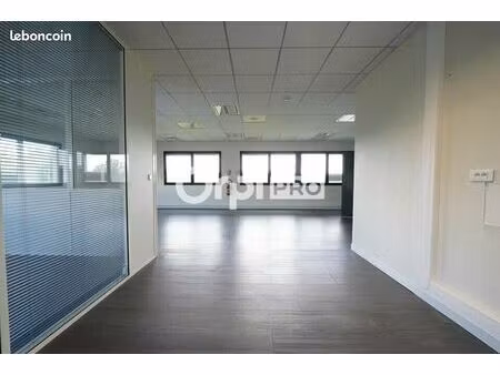 bureau 547 m²