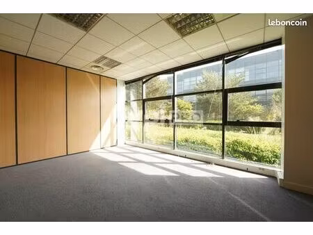 bureau 983 m²