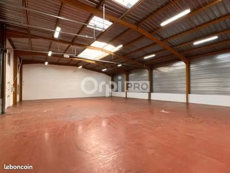 local d'activité 744 m²