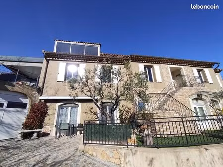 villa 7 pièces 264 m²