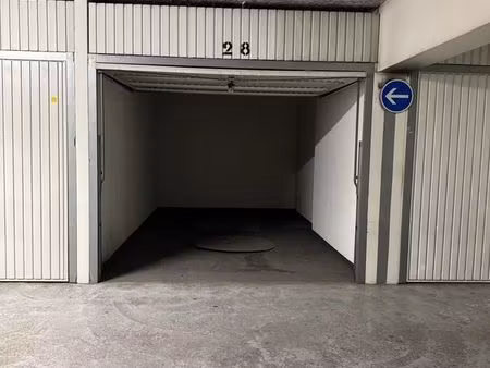parking/box 1 pièce 14 m²