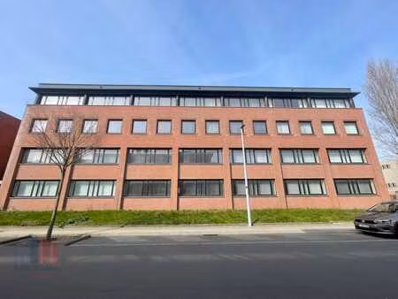 lichtrijke ruime kantoorruimte met open indeling in het h...