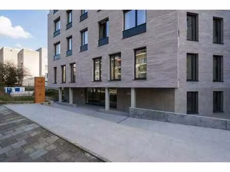 belle surface de bureau casco à proximité des grands axes