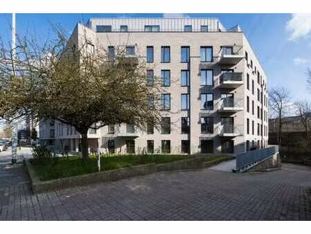 belle surface de bureau casco à proximité des grands axes